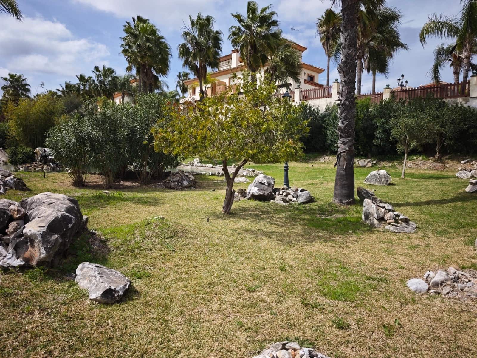 5 bedroom Semi-detached Villa for sale in Coin with pool garage - € 420,000 (Ref: 9720205)