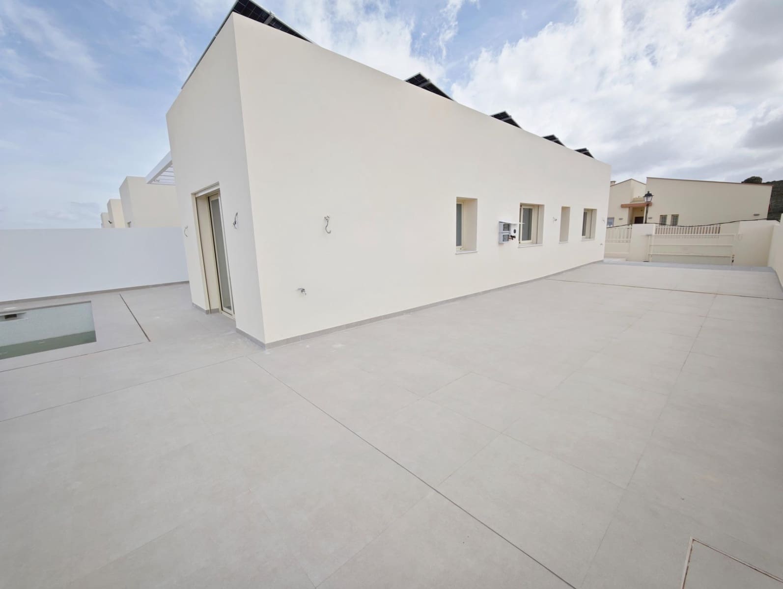 3 quarto Moradia Geminada para venda em Coin com piscina - 439 950 € (Ref: 9721911)