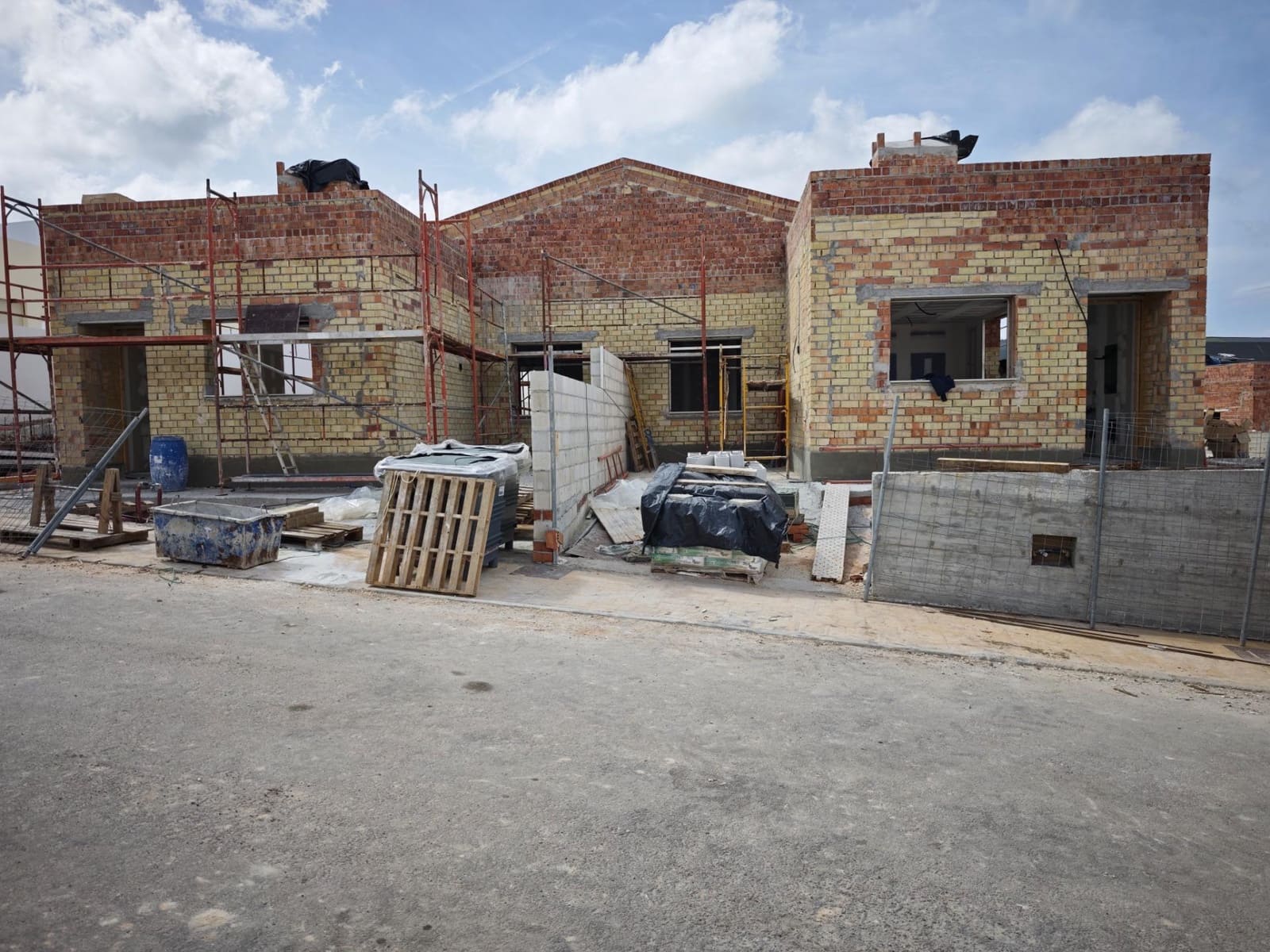 3 quarto Moradia Geminada para venda em Coin com piscina - 439 950 € (Ref: 9721911)