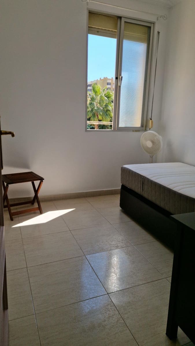 3 sypialnia Mieszkanie na sprzedaż w Miasto Malaga - 205 000 € (Ref: 9726854)