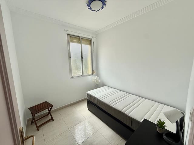 Piso de 3 habitaciones en Gamarra, Málaga ciudad en venta - 192.000 € (Ref: 9726854)