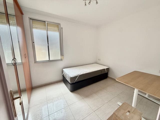 Piso de 3 habitaciones en Gamarra, Málaga ciudad en venta - 192.000 € (Ref: 9726854)