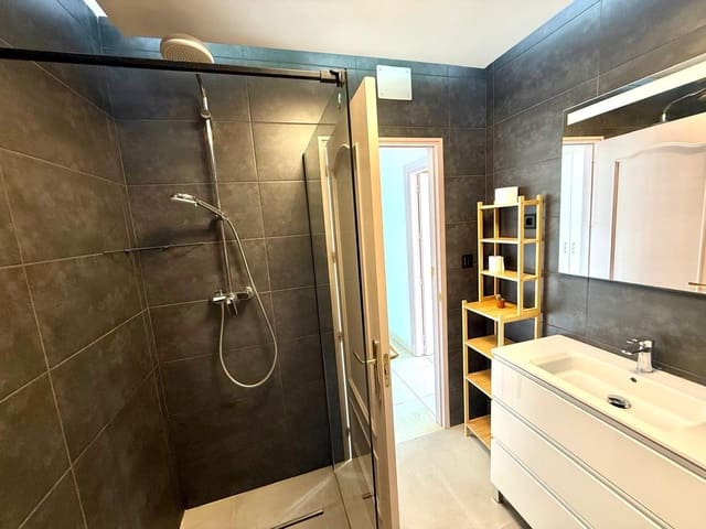 Piso de 3 habitaciones en Gamarra, Málaga ciudad en venta - 192.000 € (Ref: 9726854)