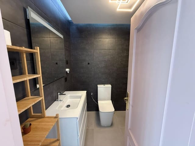 Piso de 3 habitaciones en Gamarra, Málaga ciudad en venta - 192.000 € (Ref: 9726854)