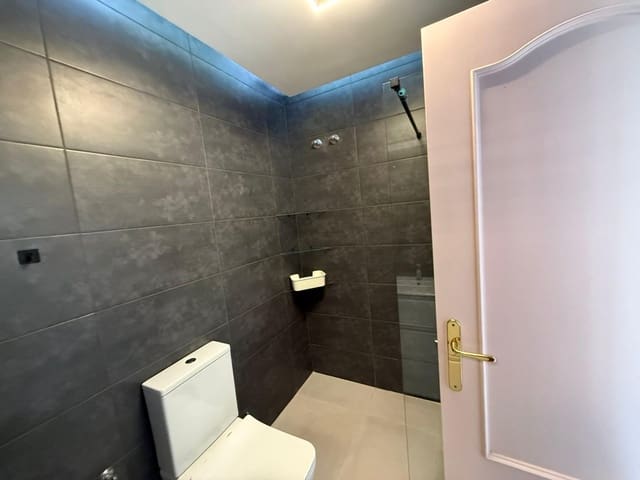 Piso de 3 habitaciones en Gamarra, Málaga ciudad en venta - 192.000 € (Ref: 9726854)
