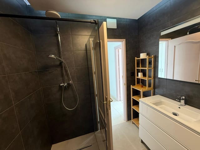 Piso de 3 habitaciones en Gamarra, Málaga ciudad en venta - 192.000 € (Ref: 9726854)