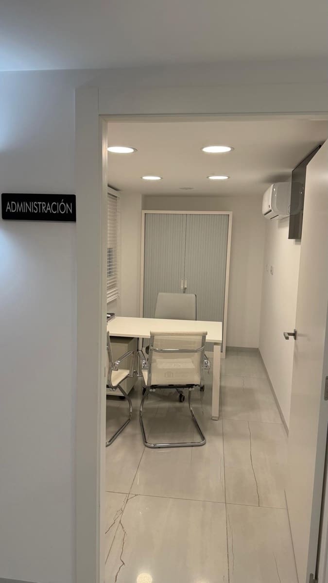 6 sovrum Kommersiell till salu i Algeciras - 295 000 € (Ref: 9726855)