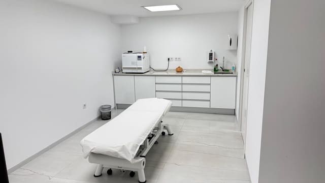 6 sovrum Kommersiell till salu i Algeciras - 295 000 € (Ref: 9726855)