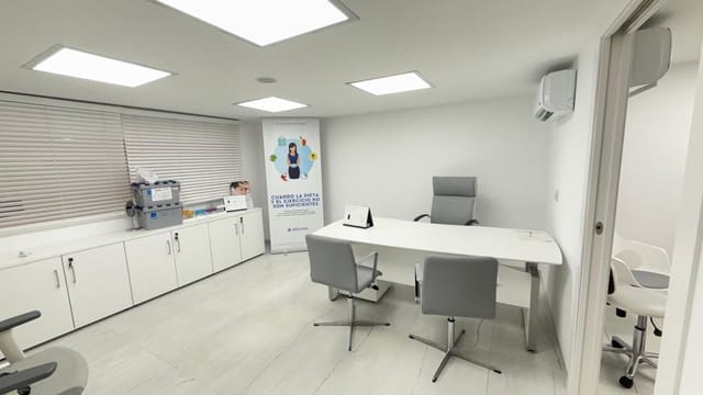 6 sovrum Kommersiell till salu i Algeciras - 295 000 € (Ref: 9726855)