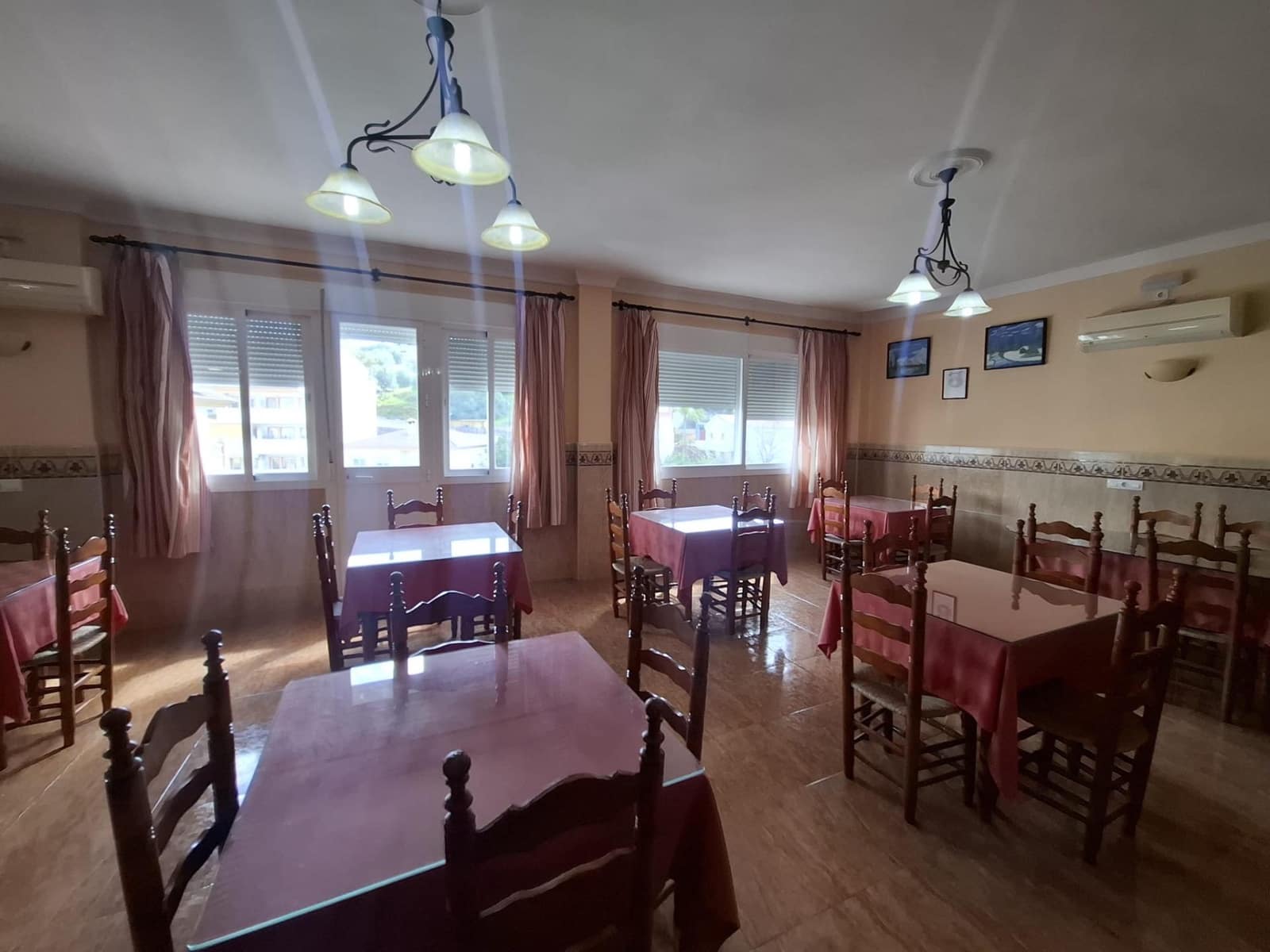 30 soveværelse Hotel til salg i Tolox med garage - € 890.000 (Ref: 9735819)