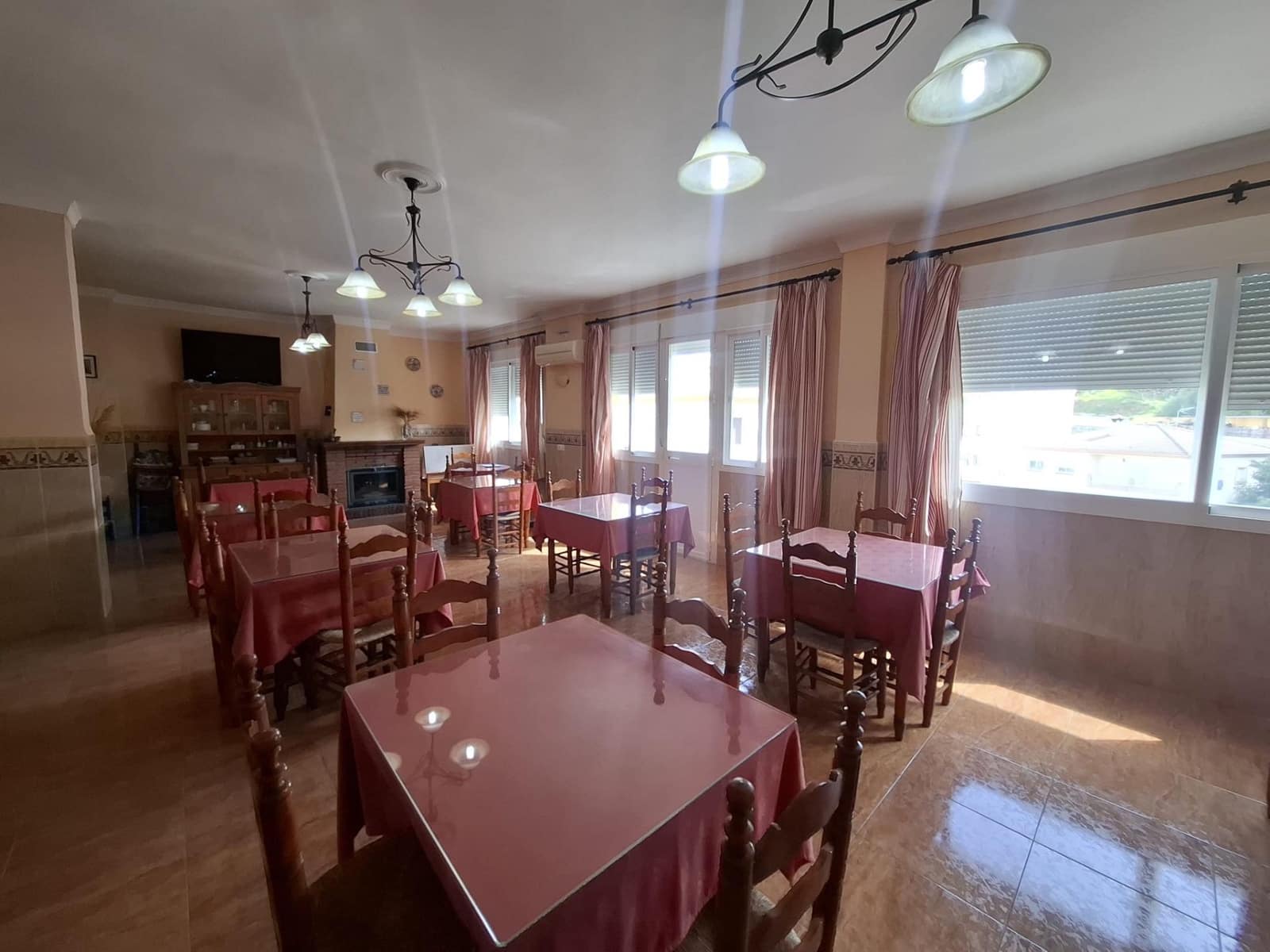 30 soveværelse Hotel til salg i Tolox med garage - € 890.000 (Ref: 9735819)