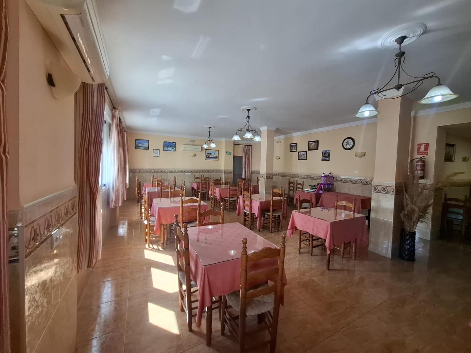 30 soveværelse Hotel til salg i Tolox med garage - € 890.000 (Ref: 9735819)