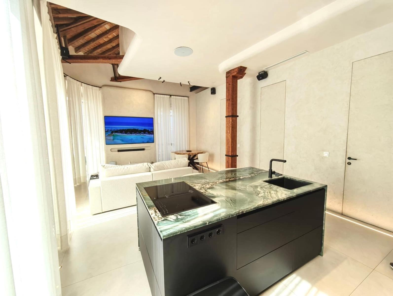 8 slaapkamer Flat te koop in Malaga stad - € 1.250.000 (Ref: 9759174)