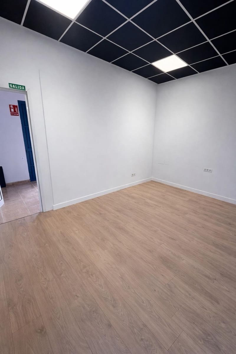 Kaupallinen vuokrattavana paikassa Malaga kaupunki mukana 
autotalli - 1 200 € (Ref: 9787022)