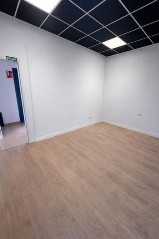 Kaupallinen vuokrattavana paikassa Cruz de Humilladero, Málaga kaupunki mukana 
autotalli - 1 200 € (Ref: 9787022)