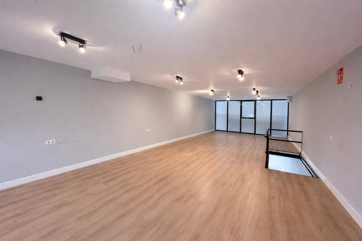 Kaupallinen vuokrattavana paikassa Malaga kaupunki mukana 
autotalli - 1 200 € (Ref: 9787022)