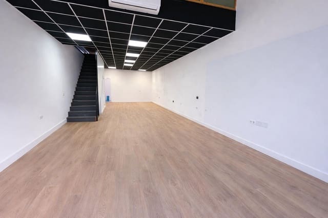 Kaupallinen vuokrattavana paikassa Cruz de Humilladero, Málaga kaupunki mukana 
autotalli - 1 200 € (Ref: 9787022)