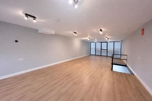 Kaupallinen vuokrattavana paikassa Cruz de Humilladero, Málaga kaupunki mukana 
autotalli - 1 200 € (Ref: 9787022)