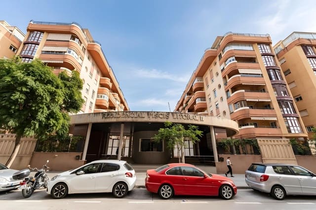 3 makuuhuone Huoneisto myytävänä paikassa Finca El Pato, Málaga kaupunki mukana uima-altaan 
autotalli - 600 000 € (Ref: 9812323)