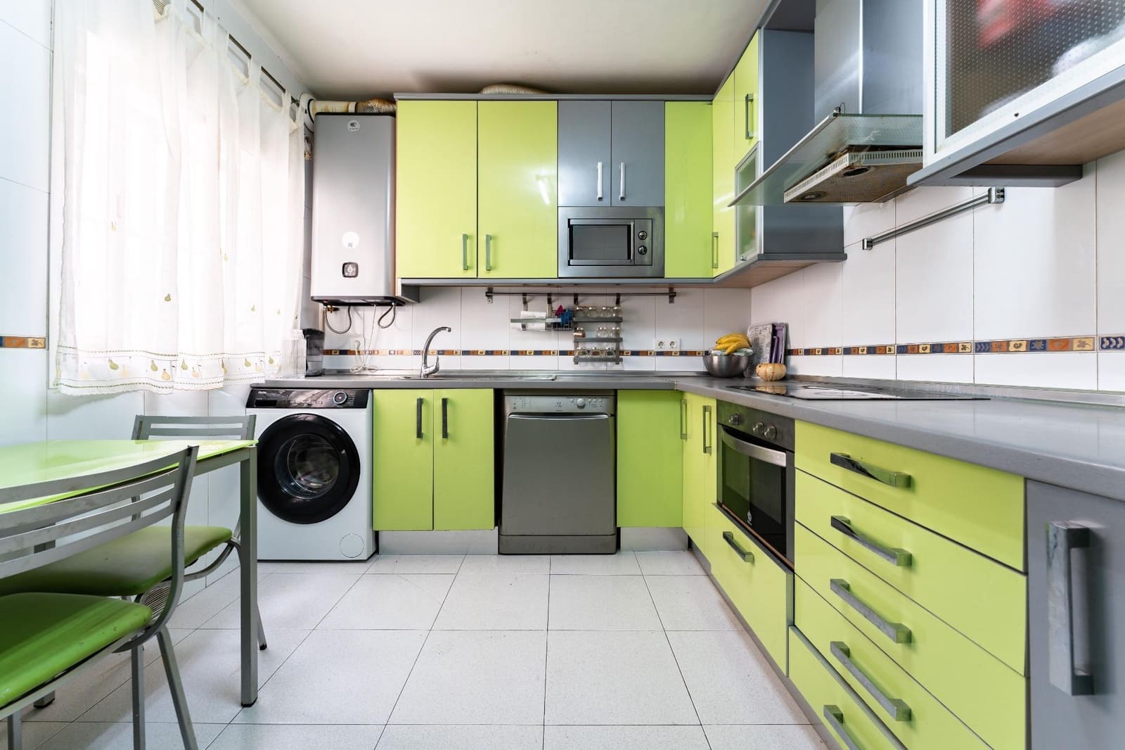 3 bedroom Apartment for sale in Malaga city with pool garage - € 600,000 (Ref: 9812323)