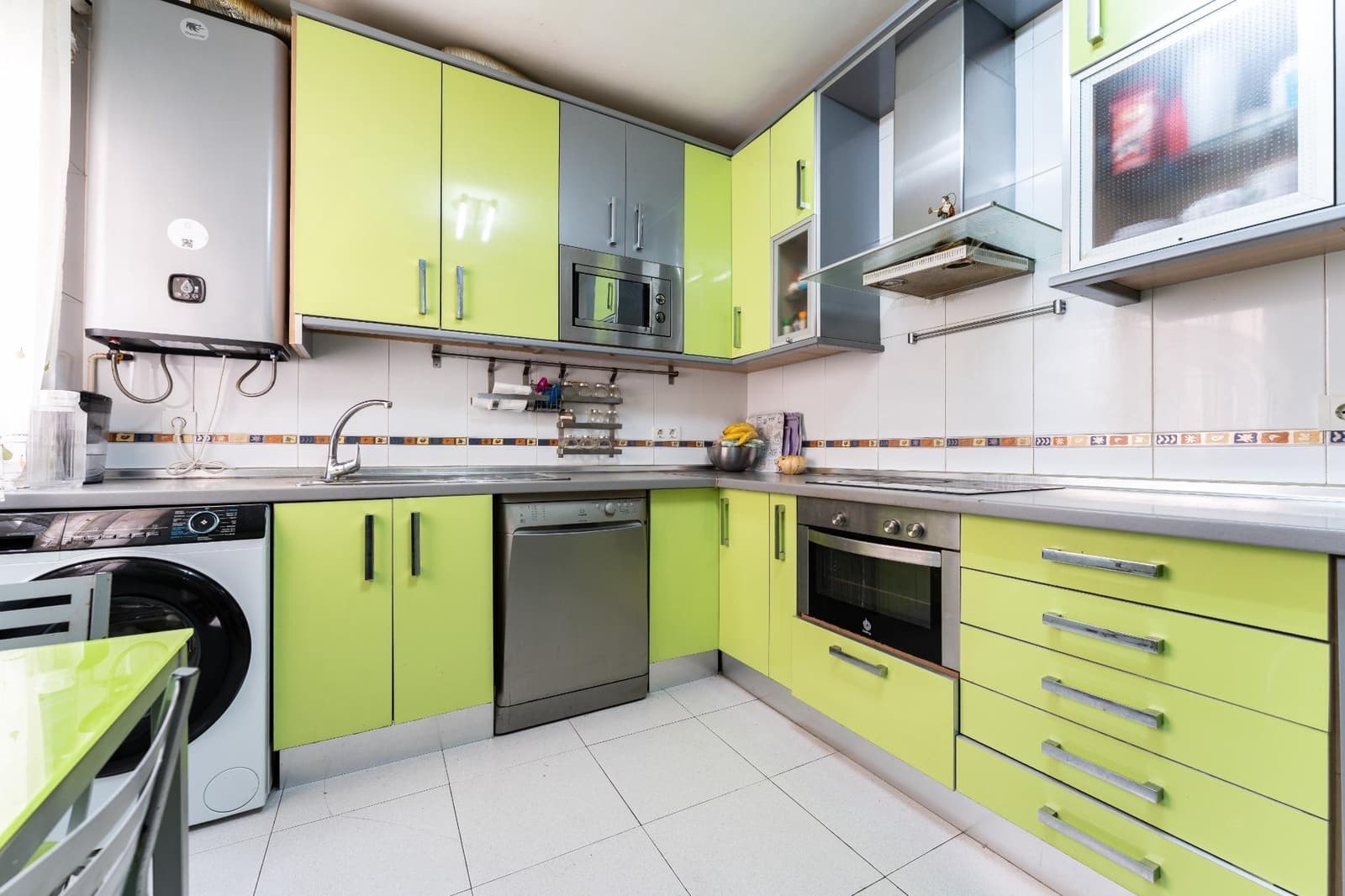 3 bedroom Apartment for sale in Malaga city with pool garage - € 600,000 (Ref: 9812323)