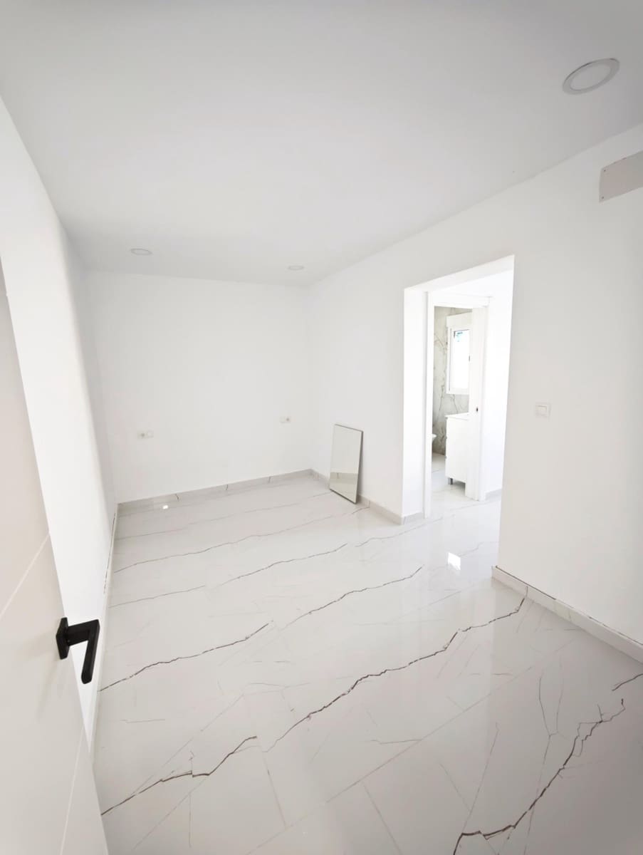 4 bedroom Apartment for sale in Alhaurin el Grande - € 295,000 (Ref: 9820407)