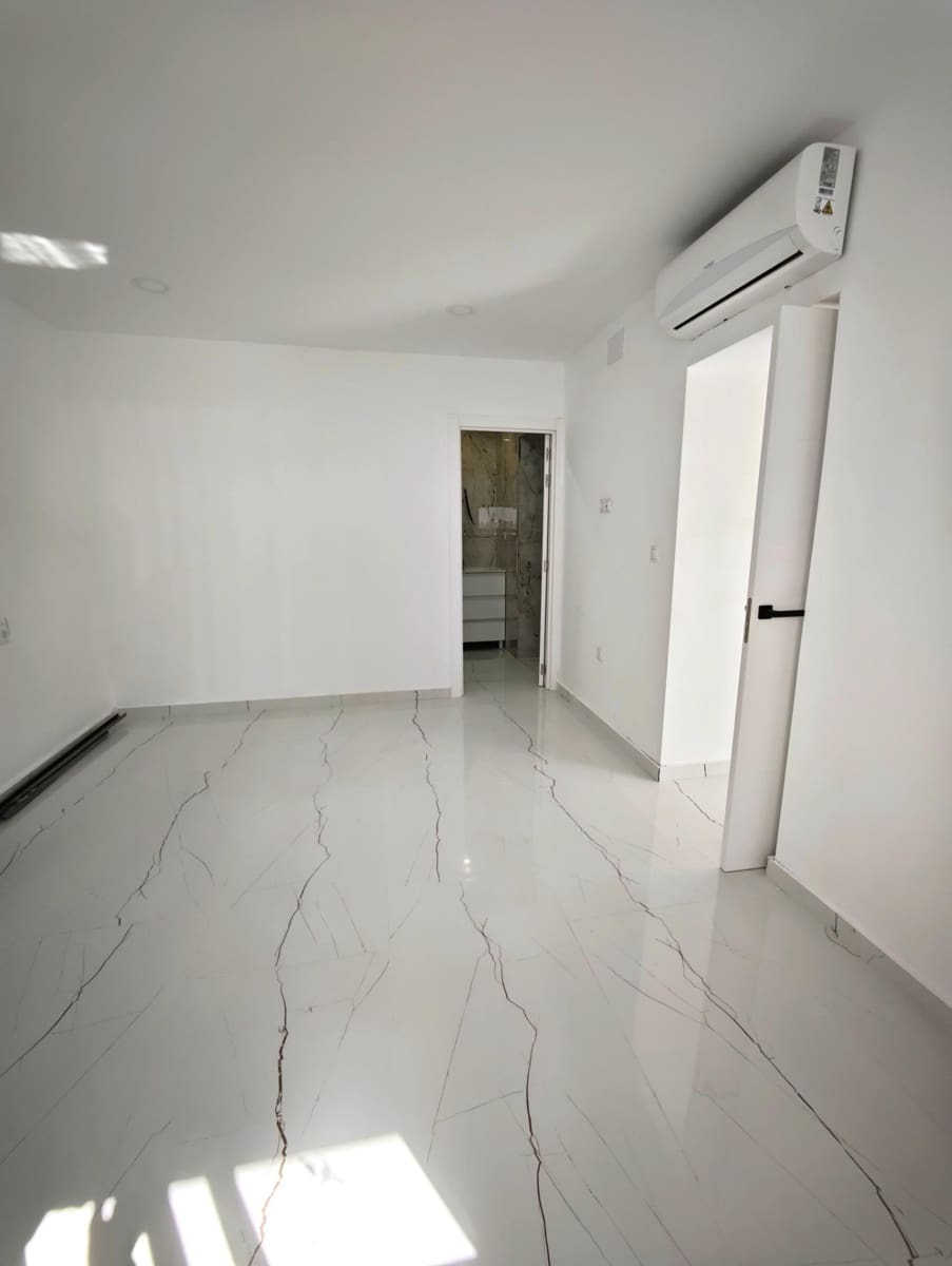 4 bedroom Apartment for sale in Alhaurin el Grande - € 295,000 (Ref: 9820407)