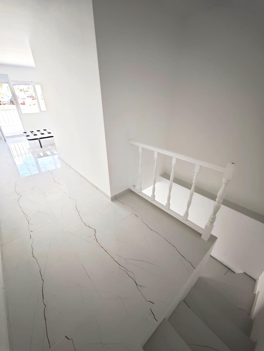 4 bedroom Apartment for sale in Alhaurin el Grande - € 295,000 (Ref: 9820407)