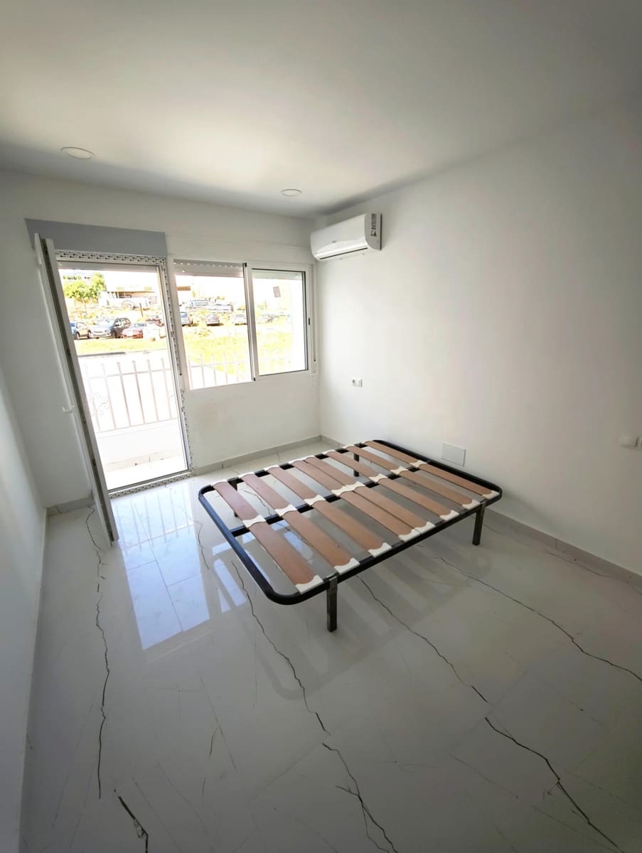 4 bedroom Apartment for sale in Alhaurin el Grande - € 295,000 (Ref: 9820407)
