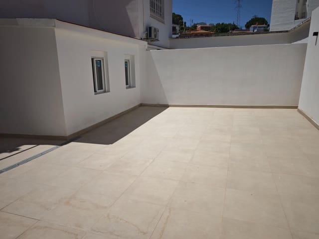 4 bedroom Apartment for sale in Alhaurín el Grande with garage - € 295,000 (Ref: 9820407)