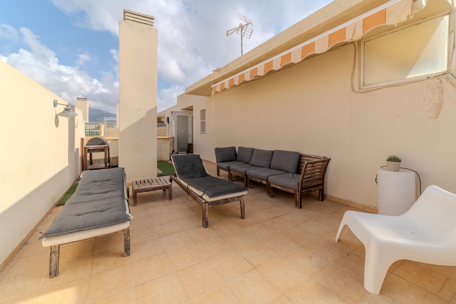 2 soverom Penthouse til salgs i Fuengirola med svømmebasseng - € 450 000 (Ref: 9833921)