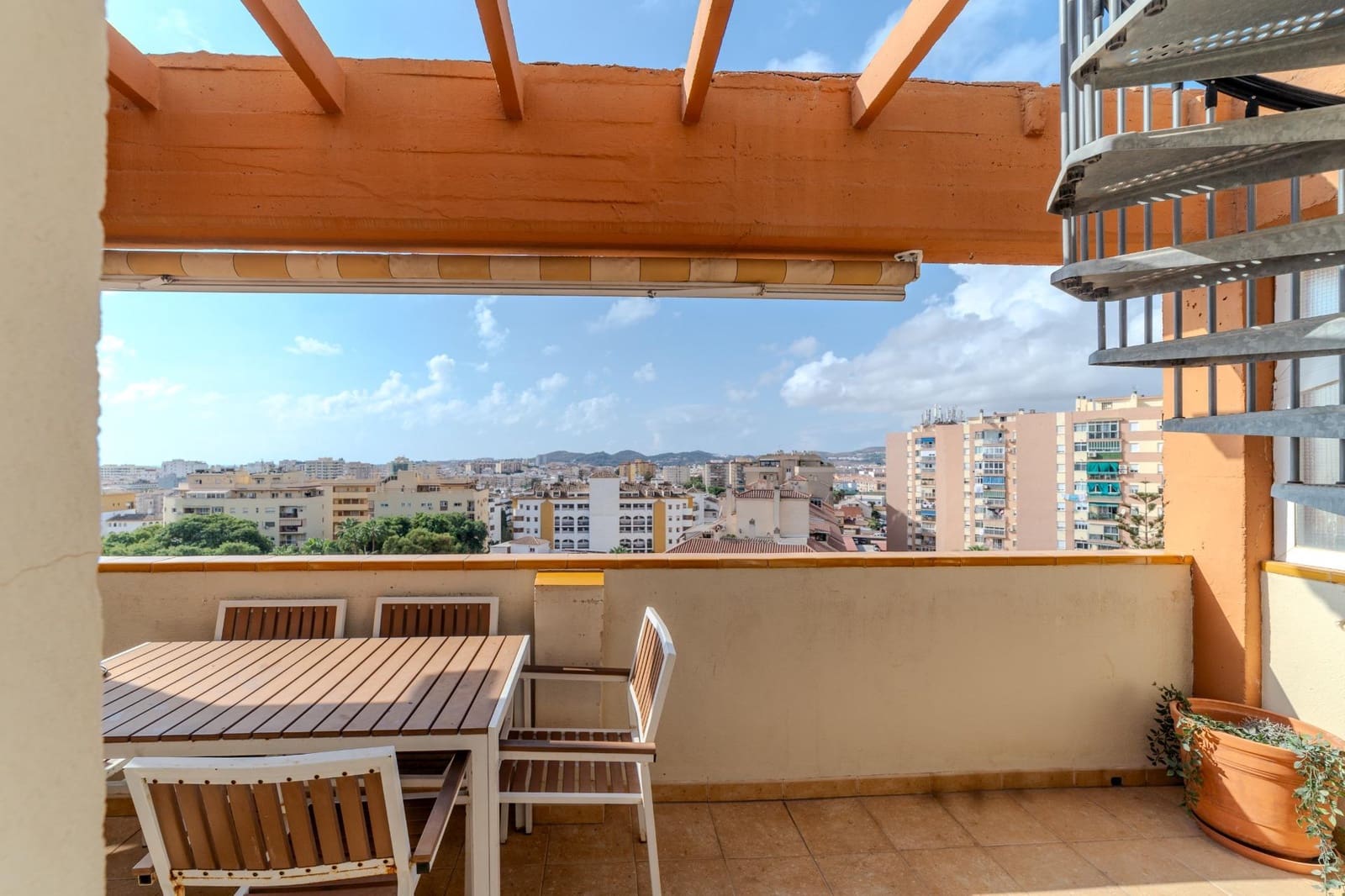 2 soverom Penthouse til salgs i Fuengirola med svømmebasseng - € 450 000 (Ref: 9833921)