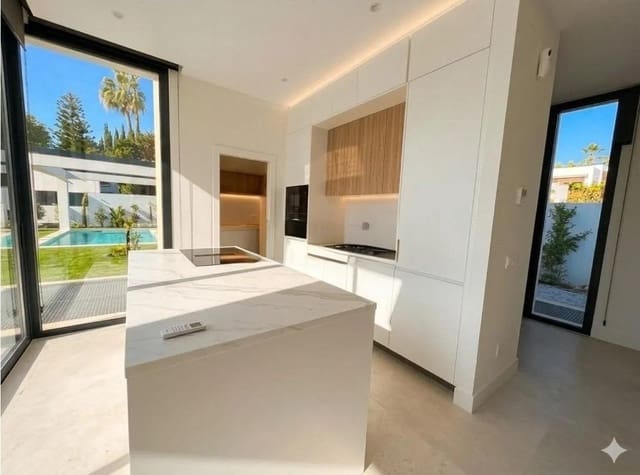 6 chambre Villa/Maison à vendre à Nueva Atalaya, Estepona avec piscine garage - 1 950 000 € (Ref: 9836581)