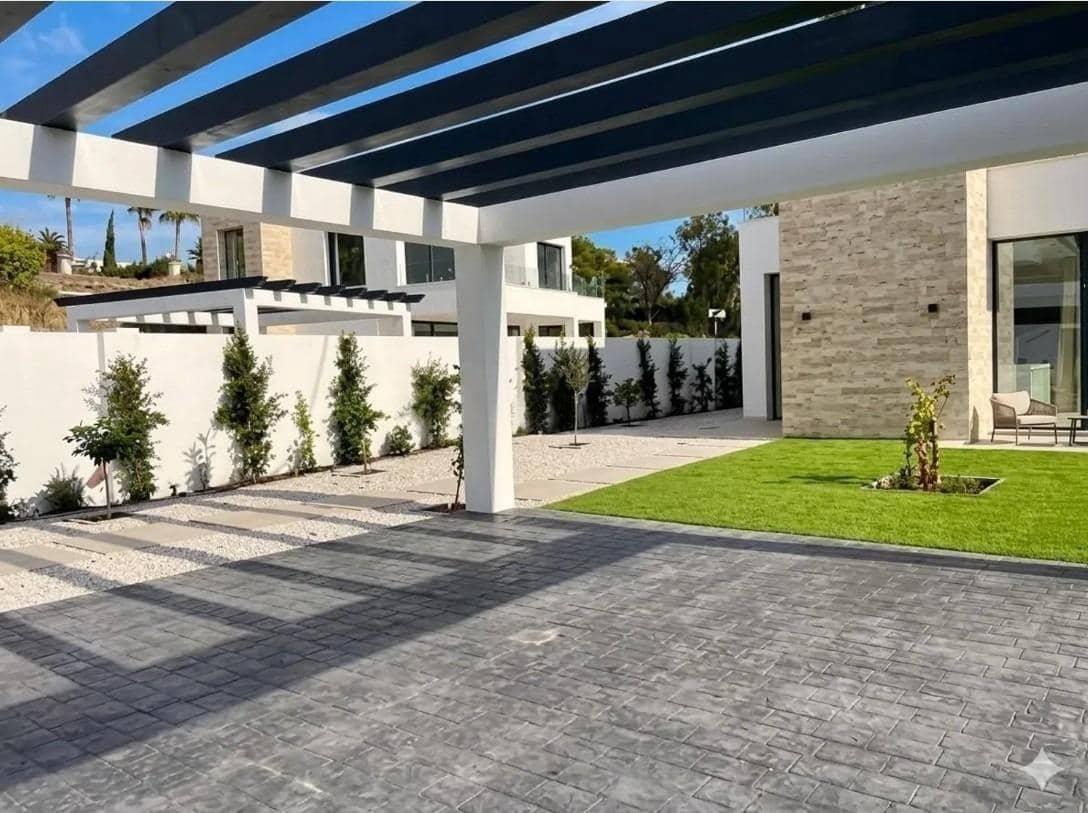 6 chambre Villa/Maison à vendre à New Golden Mile avec piscine garage - 1 950 000 € (Ref: 9836581)