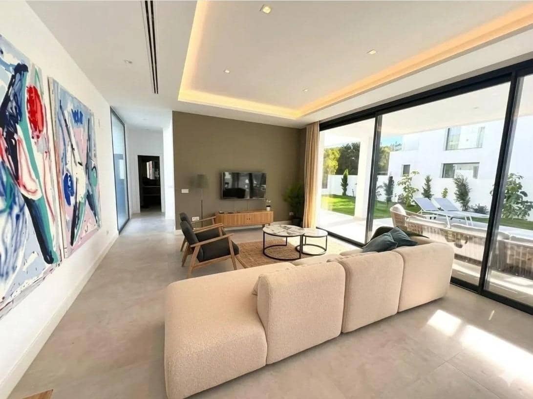 6 chambre Villa/Maison à vendre à New Golden Mile avec piscine garage - 1 950 000 € (Ref: 9836581)