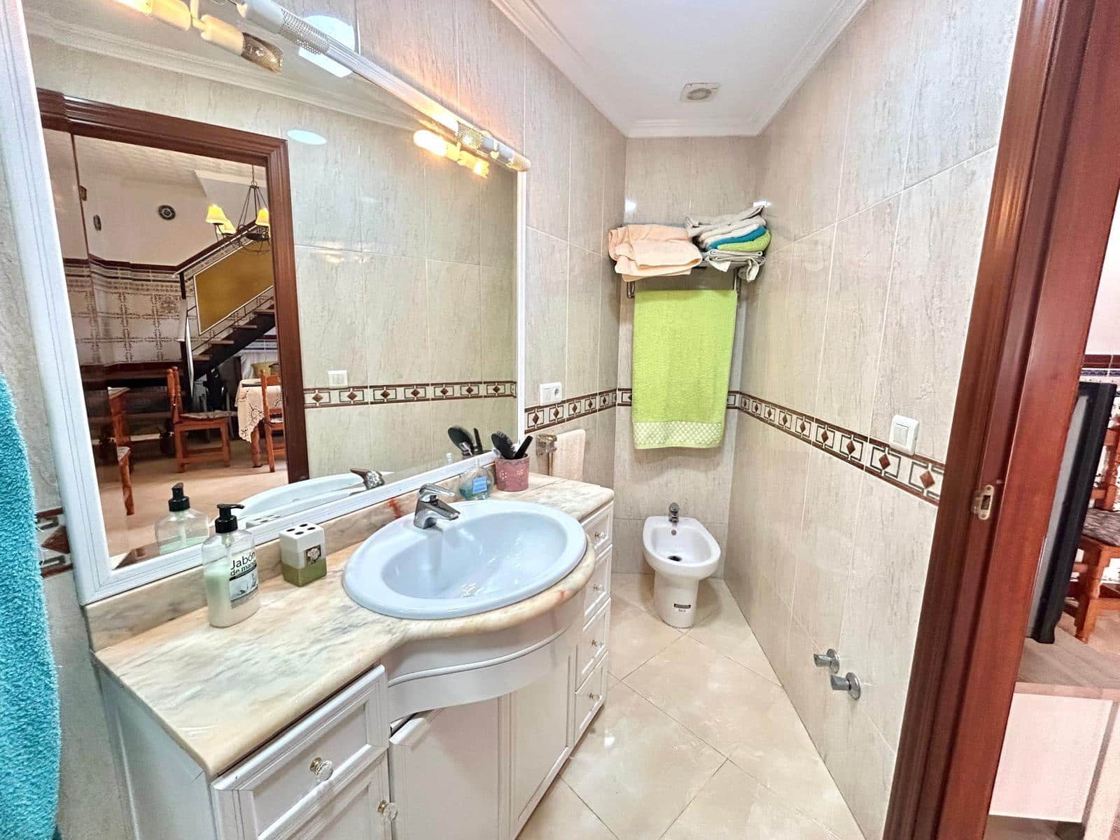 3 bedroom Townhouse for sale in Malaga city - € 345,000 (Ref: 9836583)