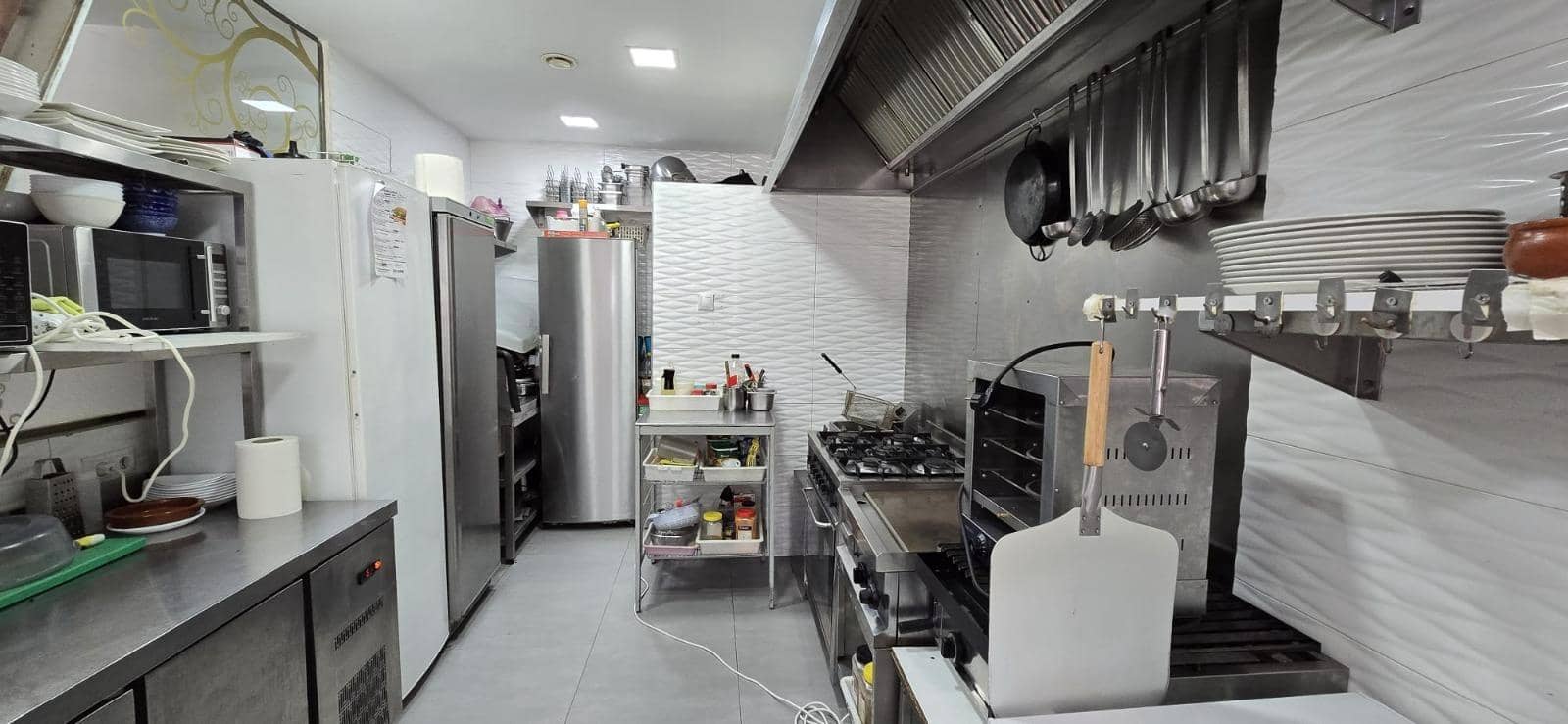 Commercial for sale in Torremolinos - € 730,000 (Ref: 9839531)