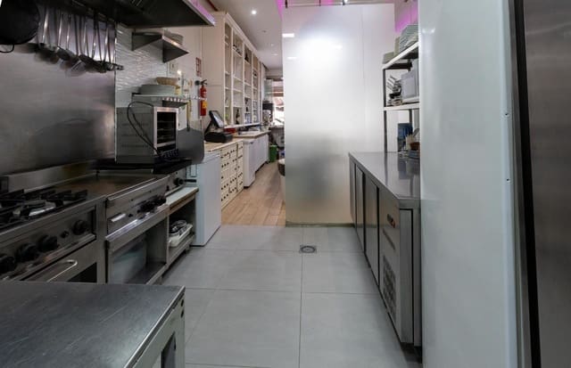 Comercial para venda em Torremolinos - 730 000 € (Ref: 9839531)