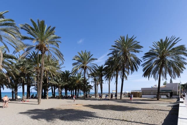 Comercial para venda em Torremolinos - 670 000 € (Ref: 9839531)