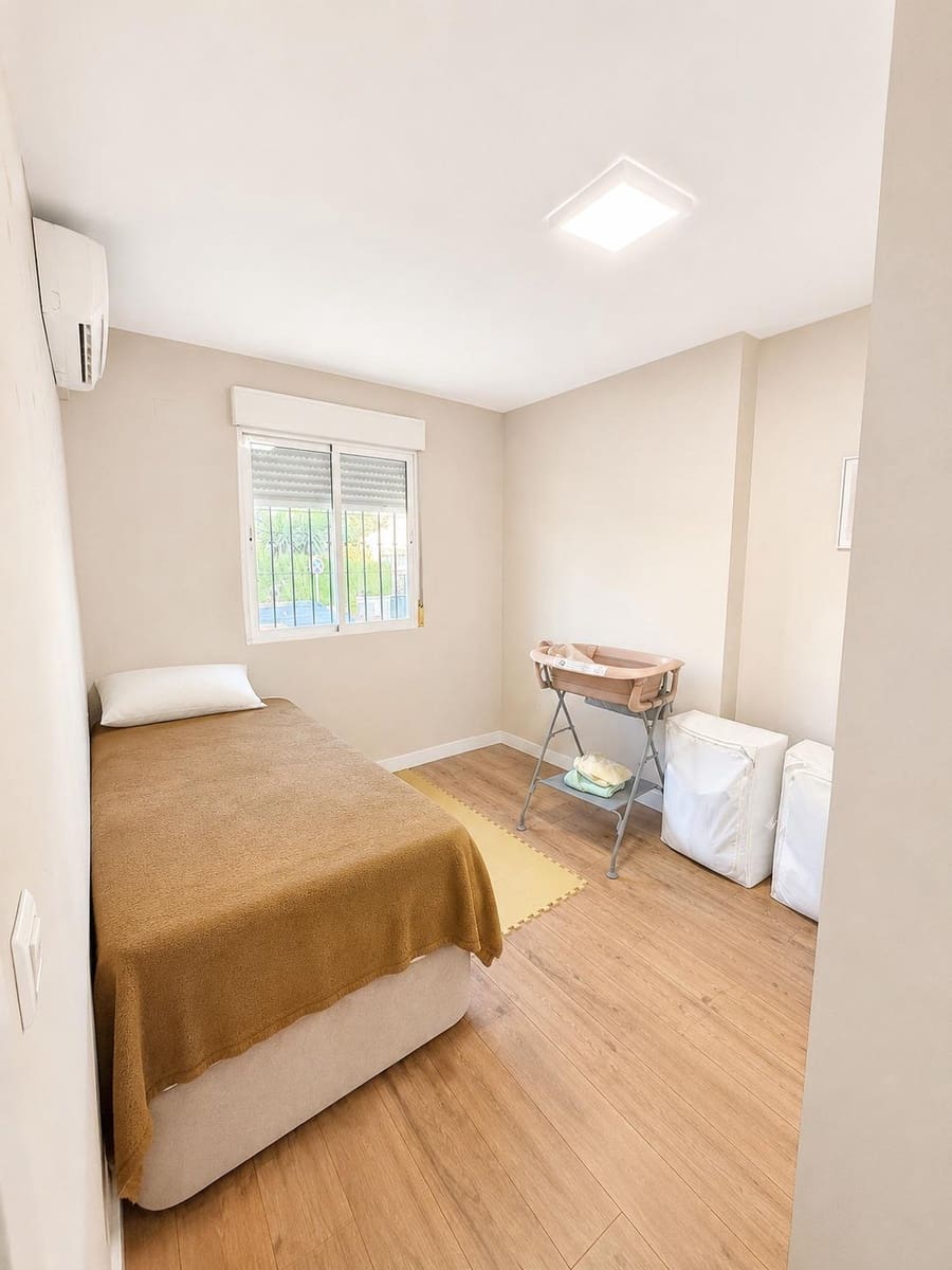 Adosado de 7 habitaciones en Rincón de la Victoria en venta con piscina garaje - 620.000 € (Ref: 9851957)