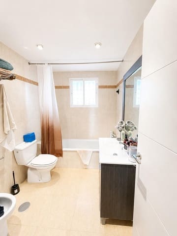 7 slaapkamer Rijtjeshuis te koop in Rincón de la Victoria met zwembad garage - € 620.000 (Ref: 9851957)