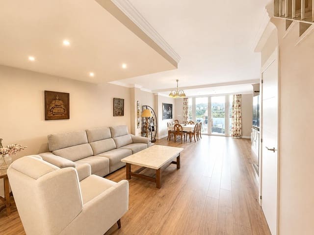 7 slaapkamer Rijtjeshuis te koop in Rincón de la Victoria met zwembad garage - € 620.000 (Ref: 9851957)