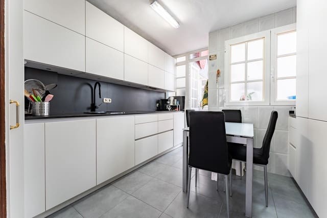 4 soveværelse Lejlighed til salg i Perchel Sur, Málaga by med garage - € 580.000 (Ref: 9876638)