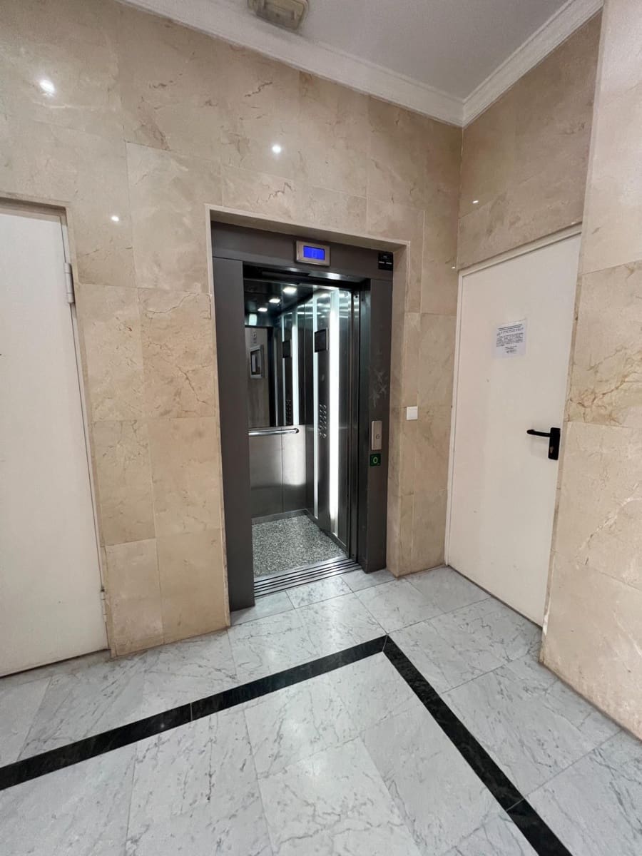3 slaapkamer Flat te koop in Malaga stad - € 290.000 (Ref: 9876639)