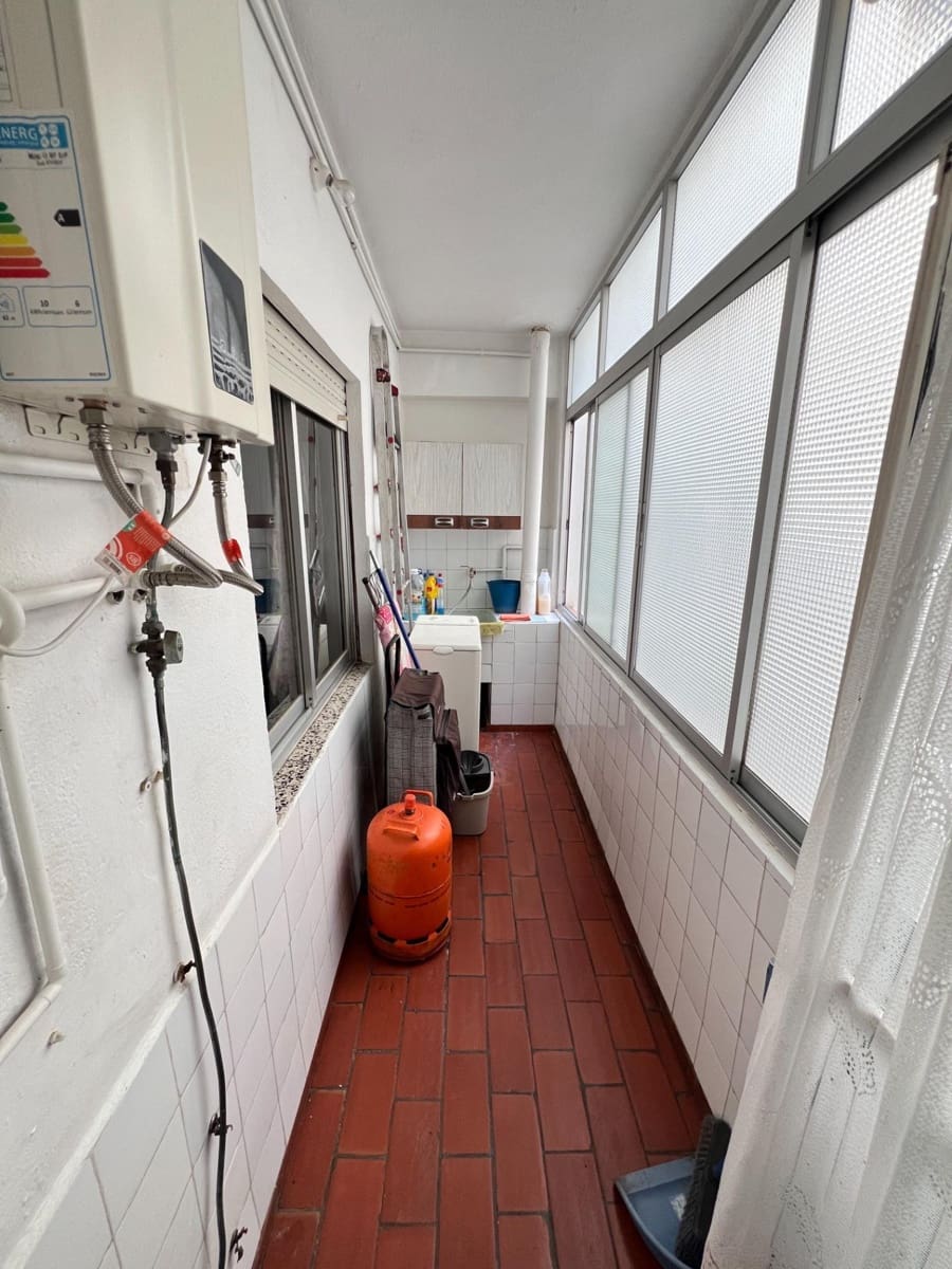 3 slaapkamer Flat te koop in Malaga stad - € 290.000 (Ref: 9876639)