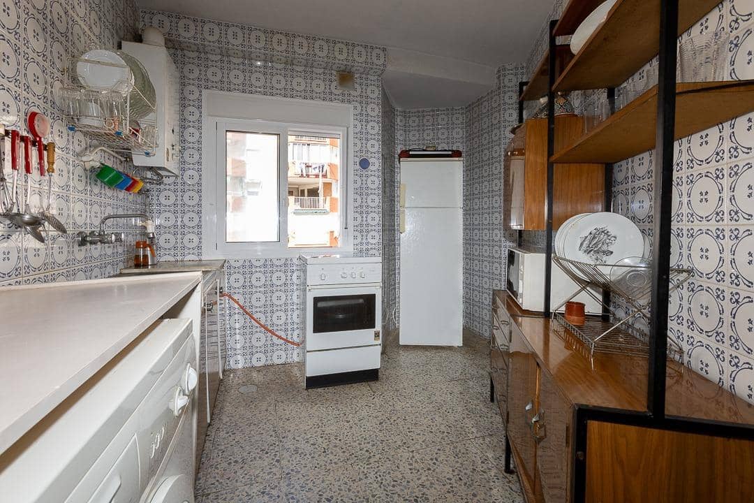 2 bedroom Apartment for sale in Torre del Mar - € 265,000 (Ref: 9879029)