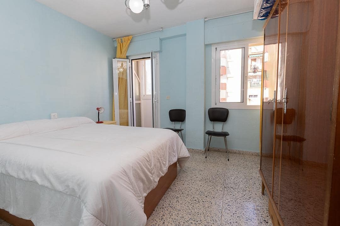 2 bedroom Apartment for sale in Torre del Mar - € 265,000 (Ref: 9879029)