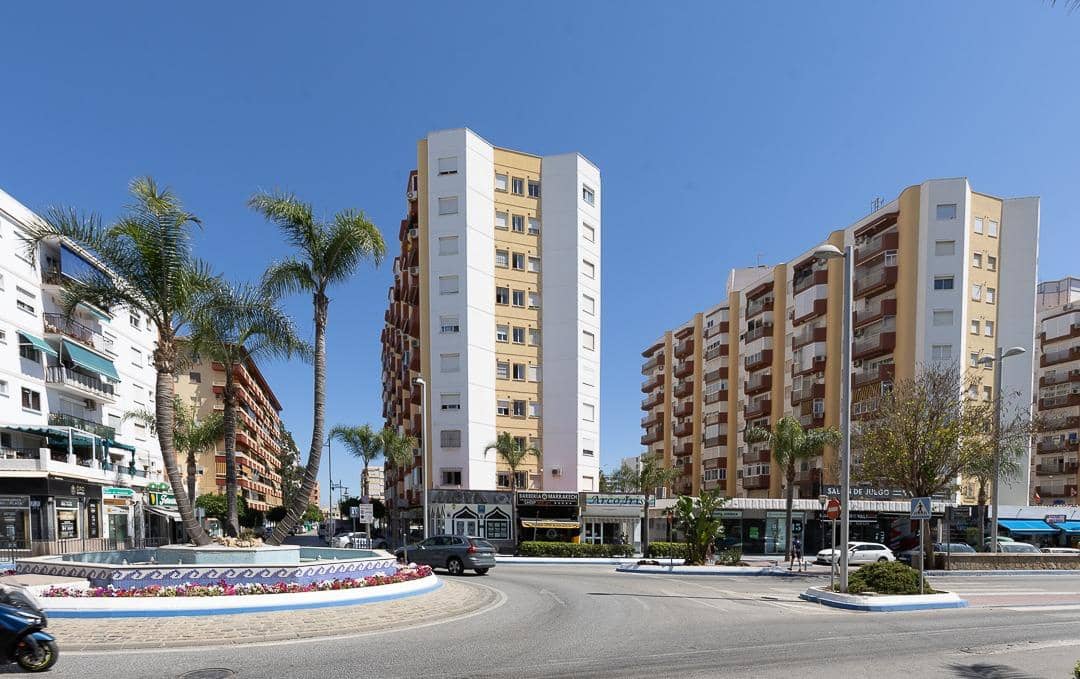 2 bedroom Apartment for sale in Torre del Mar - € 265,000 (Ref: 9879029)
