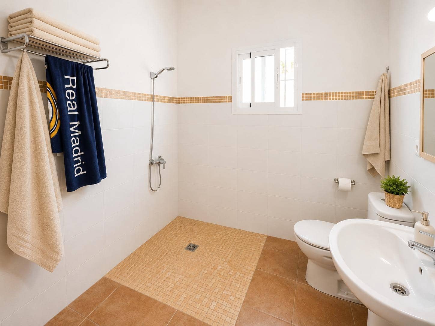 Mark till salu i Pizarra - 399 000 € (Ref: 9890586)