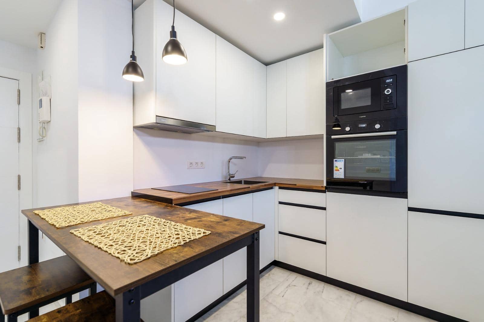 1 sovrum Studio att hyra i Malaga stad - 700 € (Ref: 9904199)